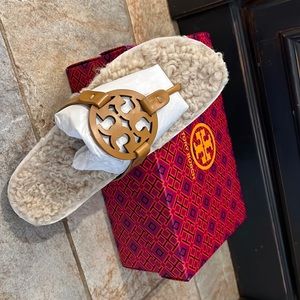 BRAND NEW WITH TAGS Tory Burch Miller Cloud Shearling flip flops. Women’s size 8